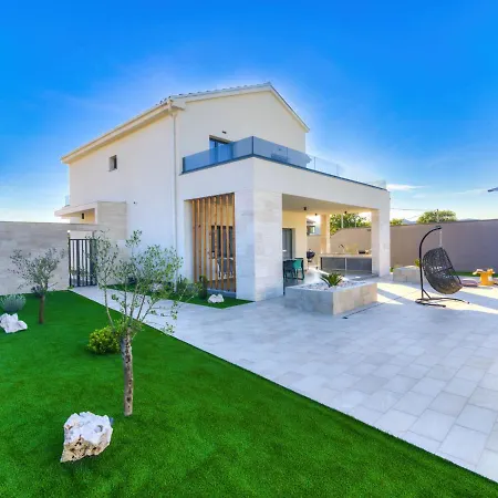 One By Interhome Willa